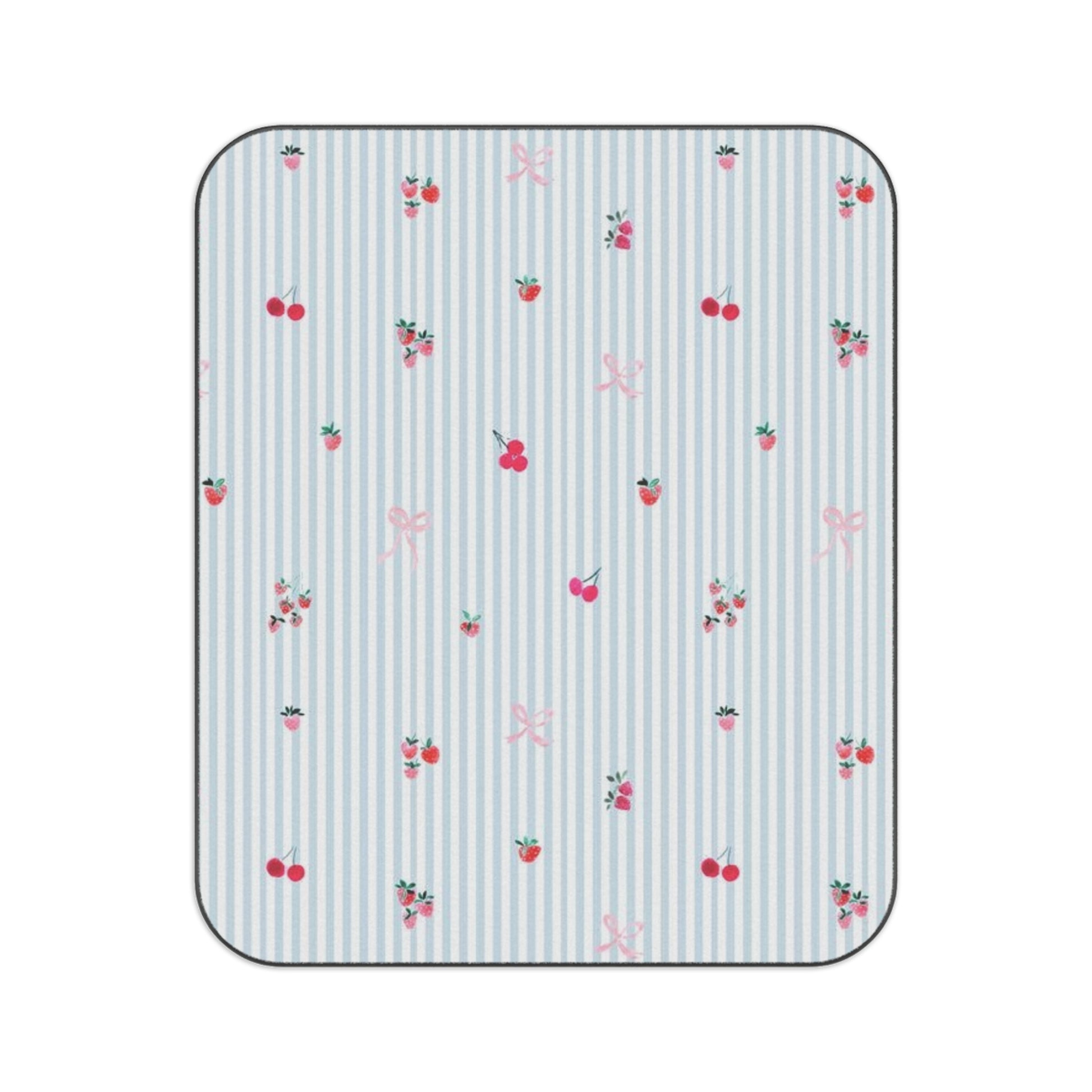 Charming Picnic Blanket - Floral Design