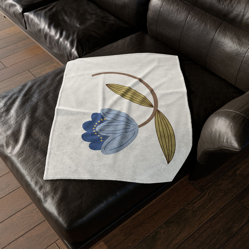 Cozy Floral Blanket - Soft Polyester Blanket for Home Décor