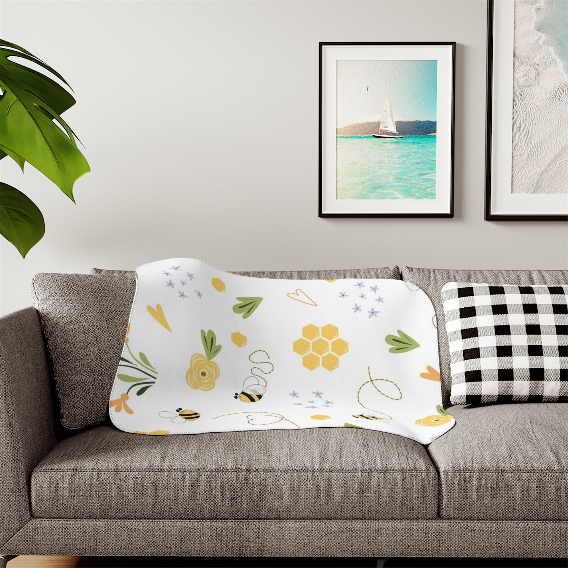 Cozy Floral Sherpa Blanket - Bee Pattern Comfort